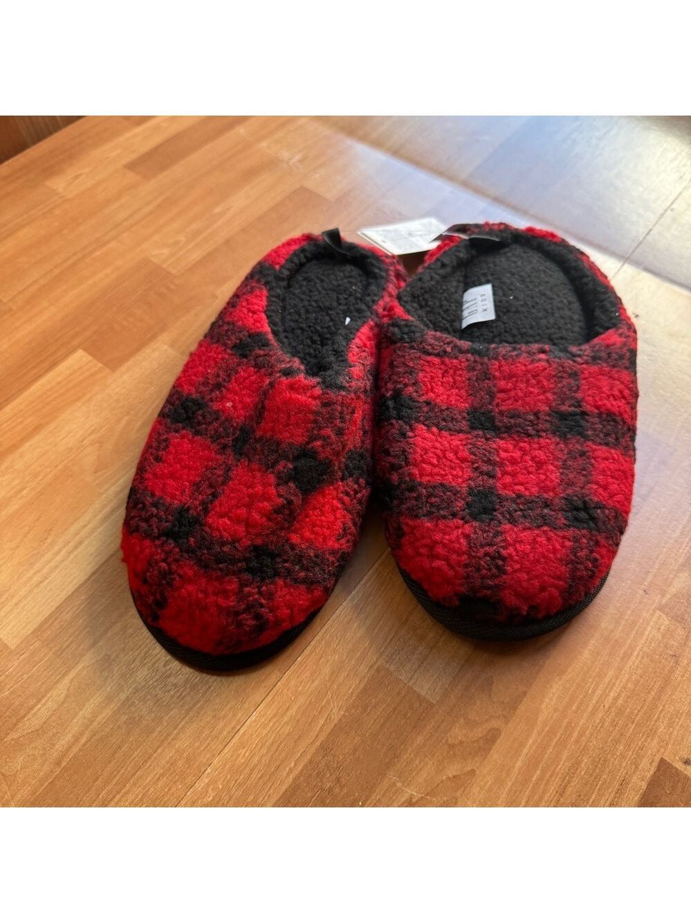 Gap red plaid slippers size 2/3 nwt